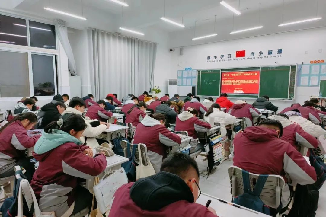 二月桃李爭(zhēng)春好，一朝“筆”拼興致高 | 初中部第三屆“博雅培文杯”現(xiàn)場(chǎng)作文大賽