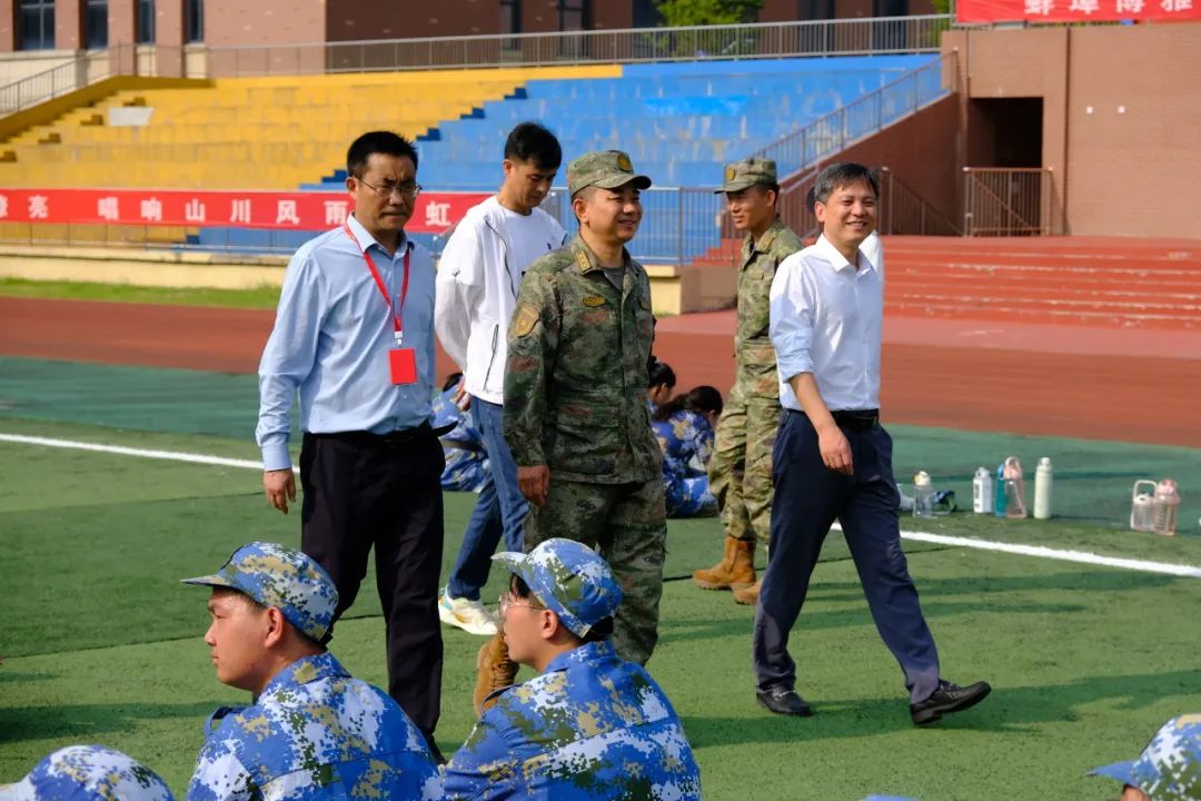 軍訓(xùn)進(jìn)行時 | 淮上區(qū)人武部部長朱波一行蒞臨我校調(diào)研指導(dǎo)軍訓(xùn)工作