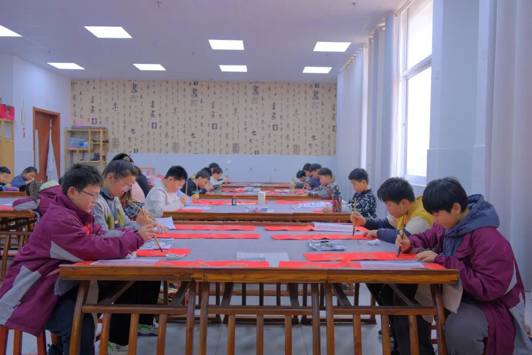 書法潤童心 墨香溢校園 | 蚌埠博雅培文小學部“迎新年”書寫春聯(lián)活動