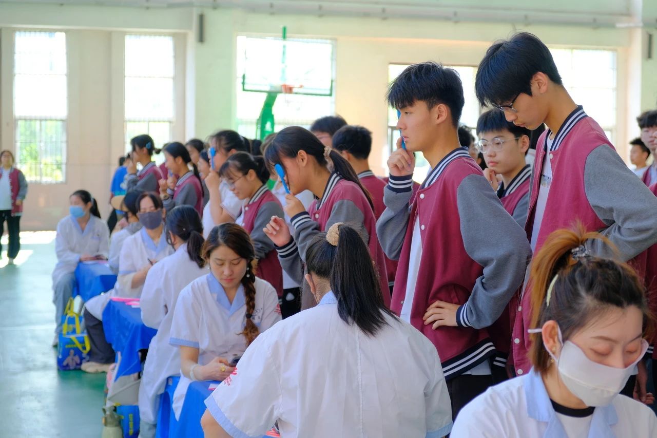 視力篩查進(jìn)校園，共筑“睛”彩人生 | 蚌埠博雅培文開展校園視力篩查工作