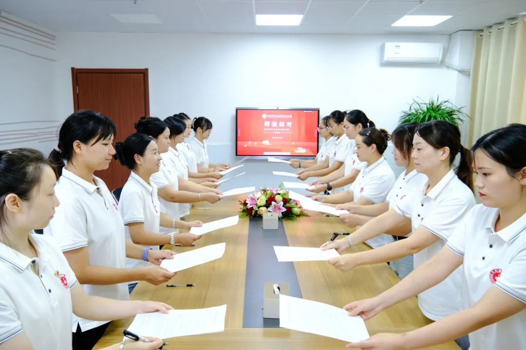 青藍(lán)相濟(jì) 花開滿園 | 培文幼兒園“青藍(lán)工程”師徒結(jié)對啟動儀式